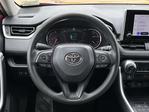 Used 2025 Toyota RAV4 XLE AWD/4WD image 16