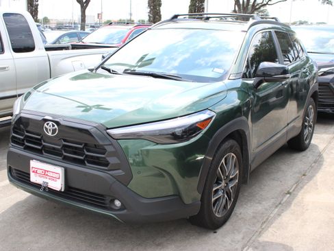 Used 2026 Toyota Corolla Cross XLE w/ Convenience Package FWD image 5