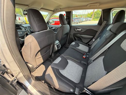 Used 2014 Jeep Cherokee Sport FWD image 29