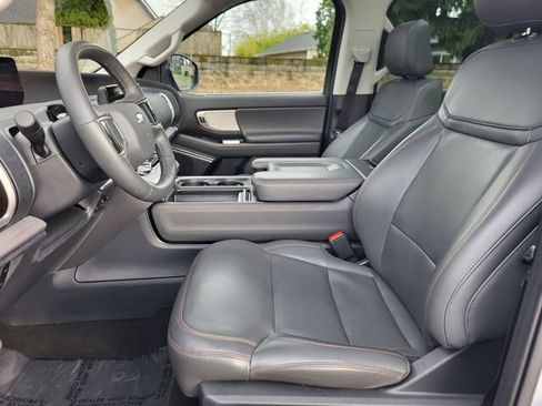Certified 2025 Ford Expedition Active AWD/4WD image 15