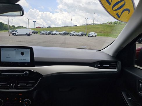 Used 2021 Ford Escape SE image 34