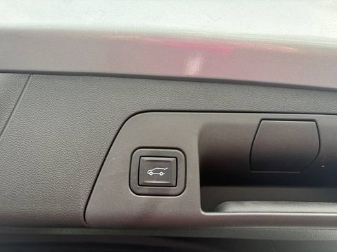 Used 2023 Buick Envision Essence w/ Sport Touring Package AWD/4WD image 17