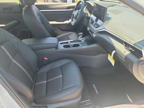 New 2026 Nissan Altima 2.5 SR FWD image 11