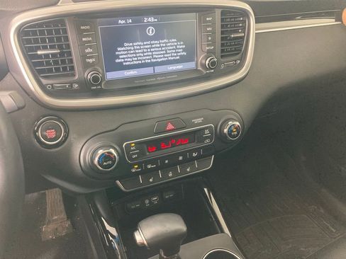 Used 2019 Kia Sorento EX w/ EX Touring Package image 2