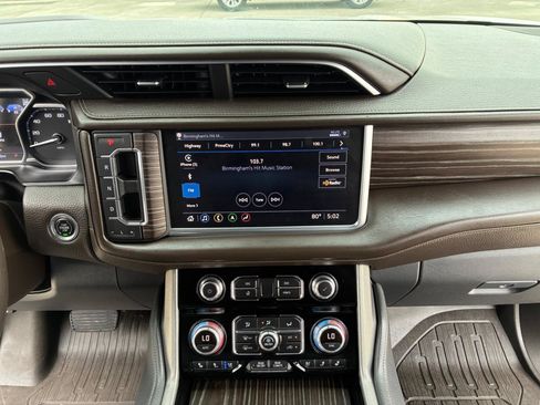 Used 2021 GMC Yukon Denali w/ Denali Premium Package AWD/4WD image 22