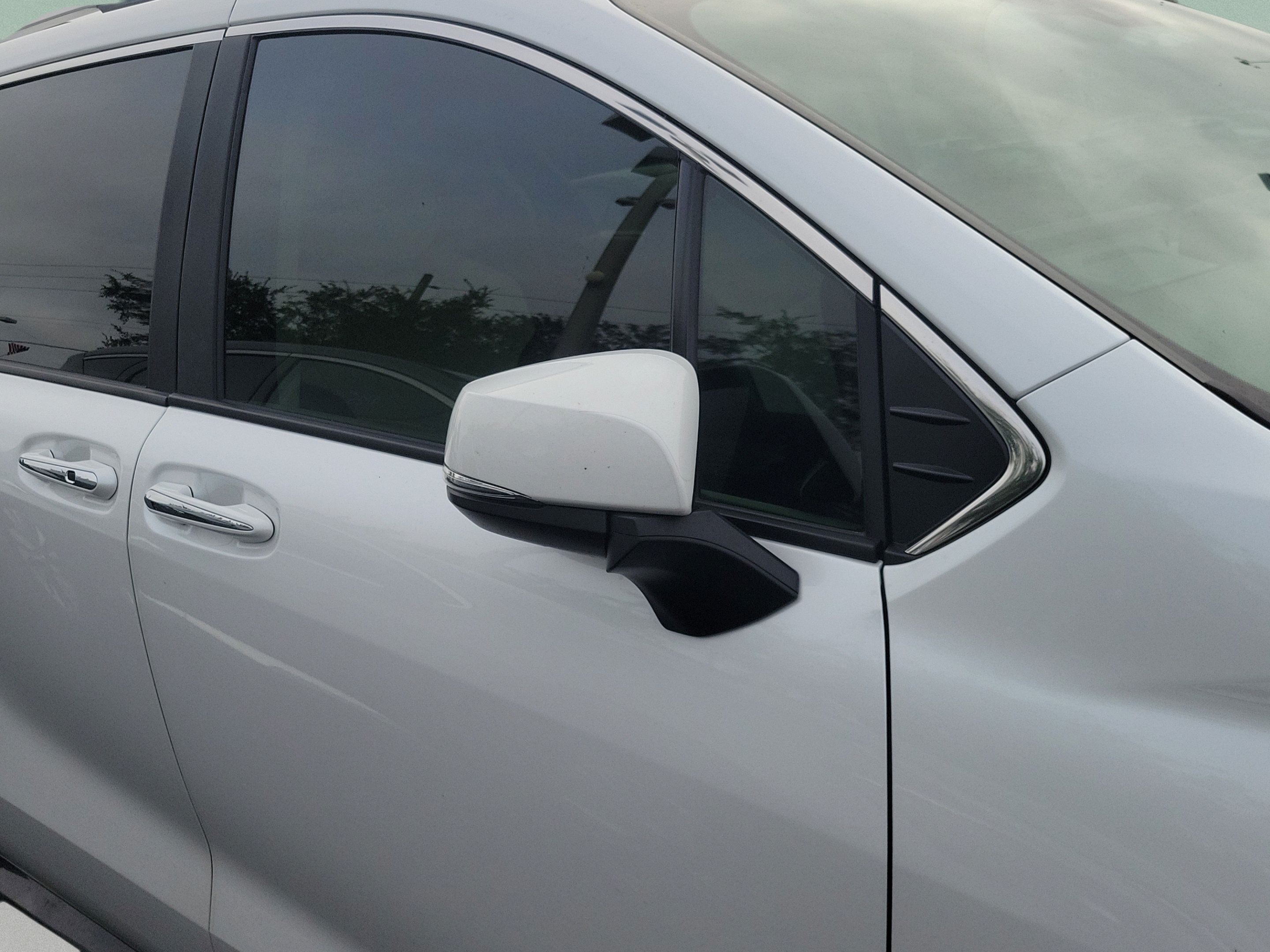 Certified 2025 Toyota Sienna Limited FWD image 16