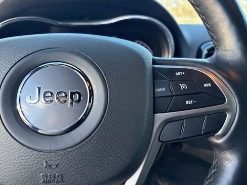 Used 2022 Jeep Grand Cherokee Limited w/ Tech Group image 38