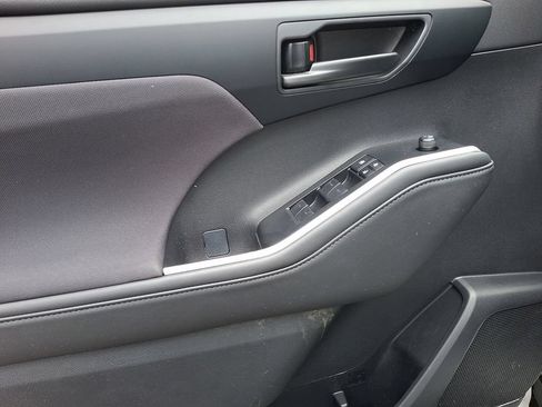 Certified 2025 Toyota Highlander LE AWD/4WD image 13