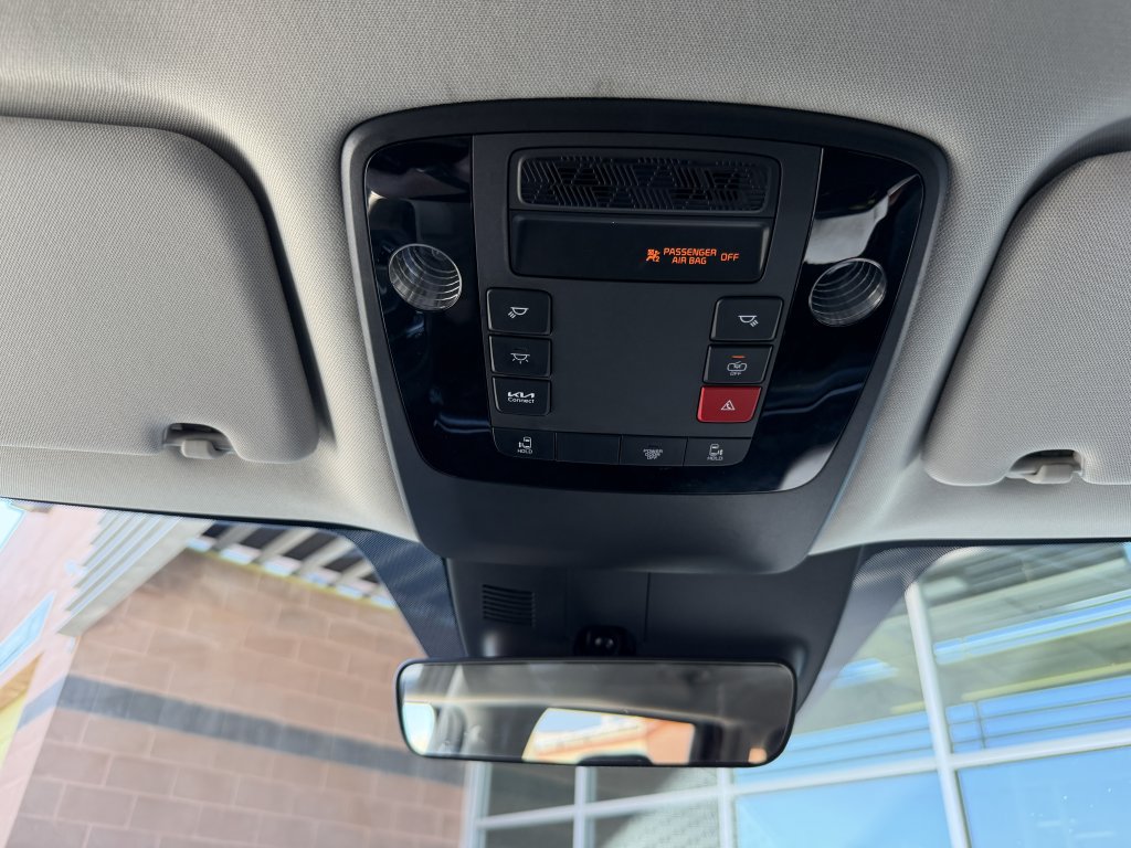 Used 2025 Kia Carnival LX FWD image 26