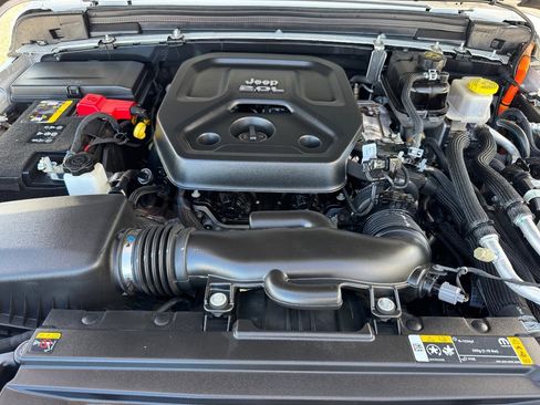 Used 2021 Jeep Wrangler Unlimited Sahara w/ Cold Weather Group image 10