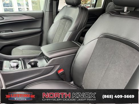 New 2025 Jeep Grand Cherokee L Altitude image 4