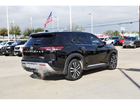 Used 2024 Nissan Pathfinder Platinum image 6
