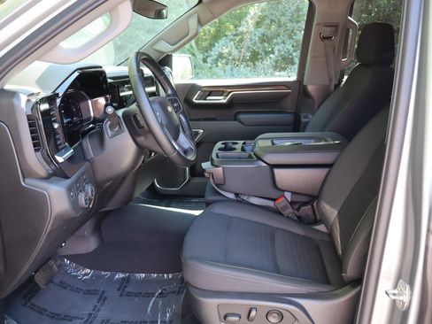 Used 2025 Chevrolet Silverado 1500 LT AWD/4WD image 15