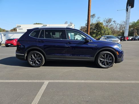 Certified 2023 Volkswagen Tiguan SE w/ Panoramic Sunroof Package image 4