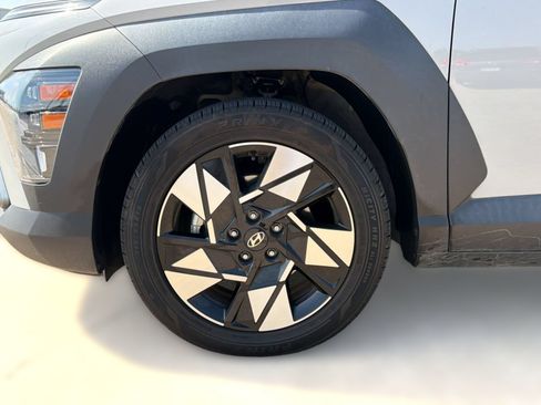 Used 2024 Hyundai Kona SEL FWD image 11