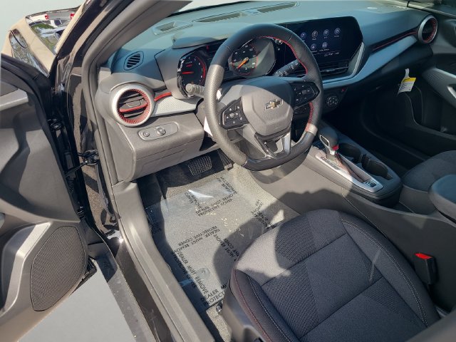 New 2026 Chevrolet Trax RS w/ Driver Confidence Package FWD image 18