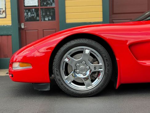 Used 1999 Chevrolet Corvette Coupe w/ Memory Pkg RWD image 27