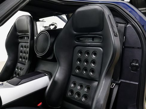 Used 2006 Ford GT RWD image 35
