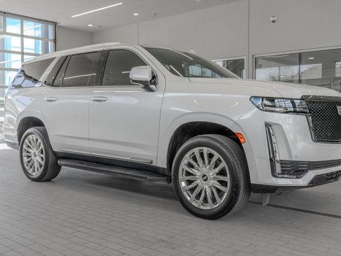 Used 2023 Cadillac Escalade Premium Luxury AWD/4WD image 12