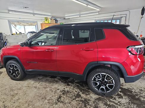 Used 2025 Jeep Compass Trailhawk AWD/4WD image 3