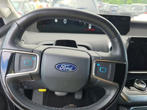 Used 2025 Ford Expedition Platinum AWD/4WD image 11