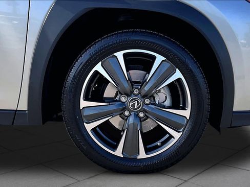 Used 2020 Lexus UX 200 w/ Premium Package image 10