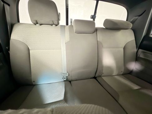 Used 2012 Toyota Tacoma Base image 32