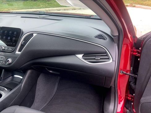 Used 2025 Chevrolet Malibu LT FWD image 17