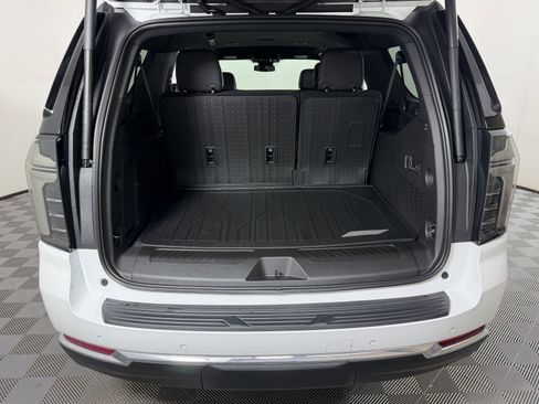 New 2026 Chevrolet Suburban LT RWD image 8