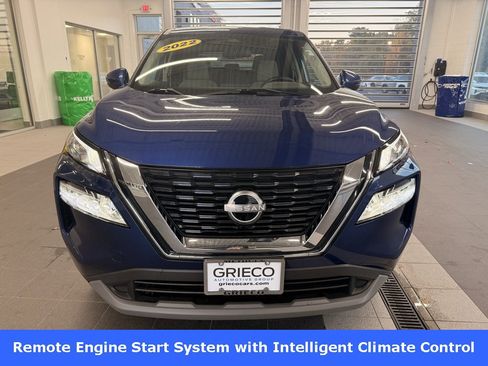 Used 2022 Nissan Rogue SV image 3