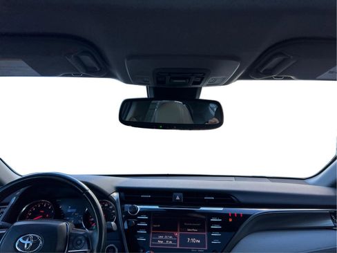 Used 2020 Toyota Camry XSE image 19