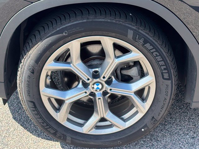 Used 2023 BMW X4 xDrive30i w/ Parking Assistance Package AWD/4WD image 3