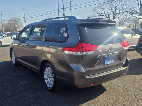 Used 2011 Toyota Sienna Limited w/ Premium Pkg image 5