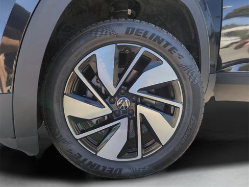 Used 2025 Volkswagen Atlas SE image 47