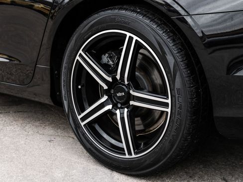 Used 2017 Volvo S90 T6 Momentum w/ Vision Package image 61