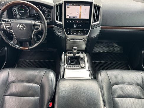 Used 2017 Toyota Land Cruiser image 10