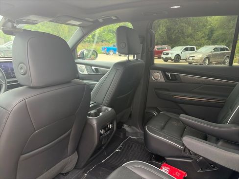 Used 2025 Buick Enclave Avenir w/ Super Cruise Package AWD/4WD image 11