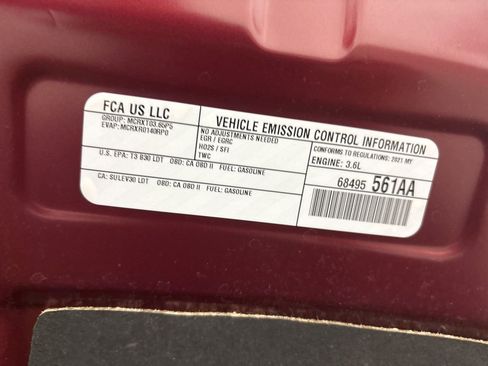 Used 2021 Chrysler Pacifica Limited w/ Uconnect Theater Family Group image 35