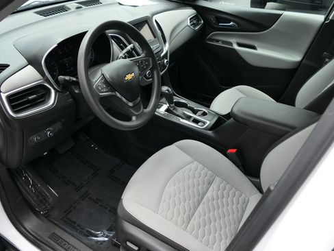 Used 2019 Chevrolet Equinox LS AWD/4WD image 12