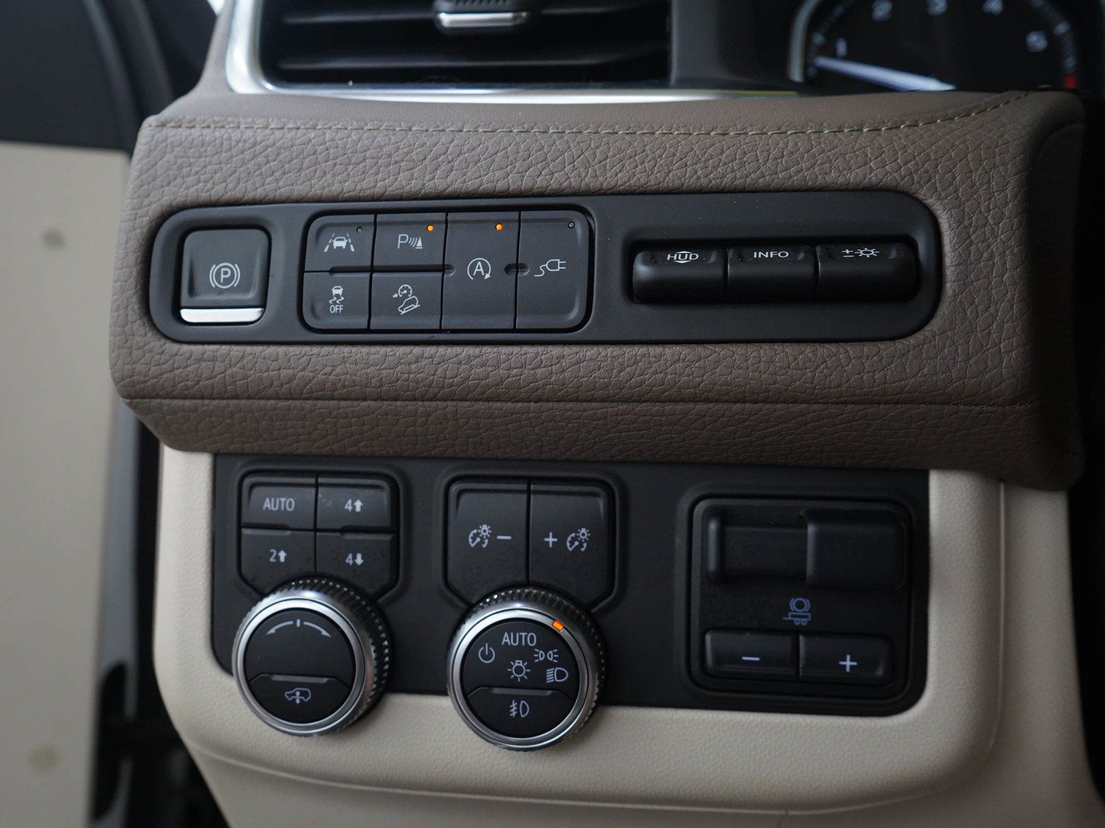 Used 2021 GMC Yukon Denali w/ Denali Ultimate Package AWD/4WD image 29