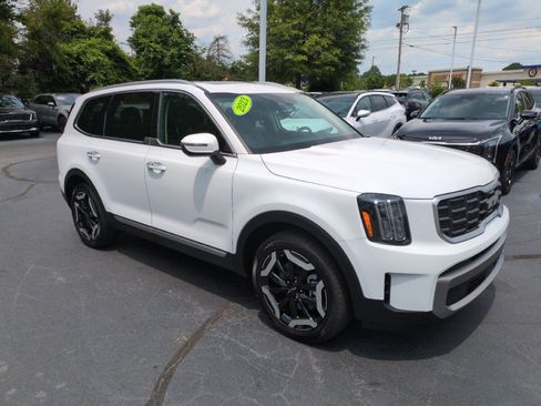 Used 2023 Kia Telluride S w/ S Sunroof Package FWD image 1