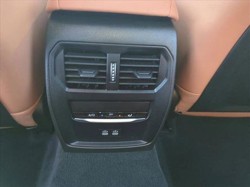 Certified 2025 BMW 330i Sedan w/ Premium Package image 15