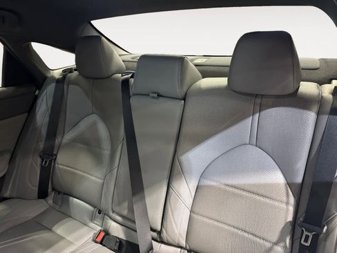 Used 2022 Toyota Avalon Limited image 18