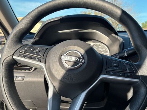 Used 2025 Nissan Altima 2.5 SV image 30