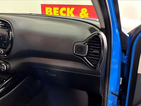 Used 2024 Kia Soul GT-Line image 16