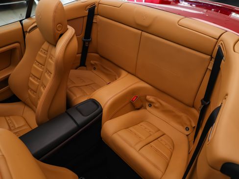 Used 2011 Ferrari California RWD image 34