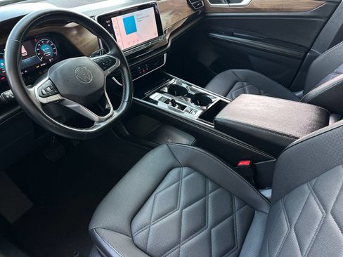 Used 2024 Volkswagen Atlas SE AWD/4WD image 9