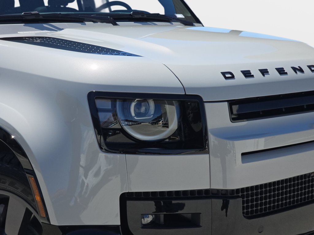 New 2026 Land Rover Defender 110 X-Dynamic SE AWD/4WD image 32