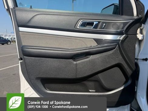 Used 2017 Ford Explorer XLT w/ Equipment Group 202A AWD/4WD image 19