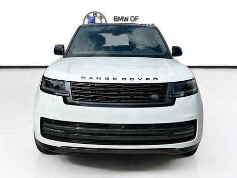 Used 2024 Land Rover Range Rover SE image 2